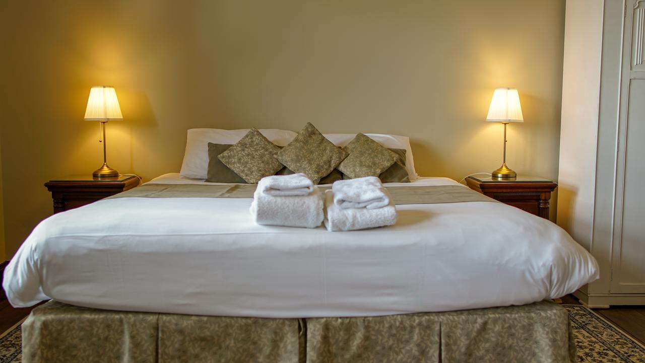 Cleeve House Bed & Breakfast Melksham Eksteriør bilde